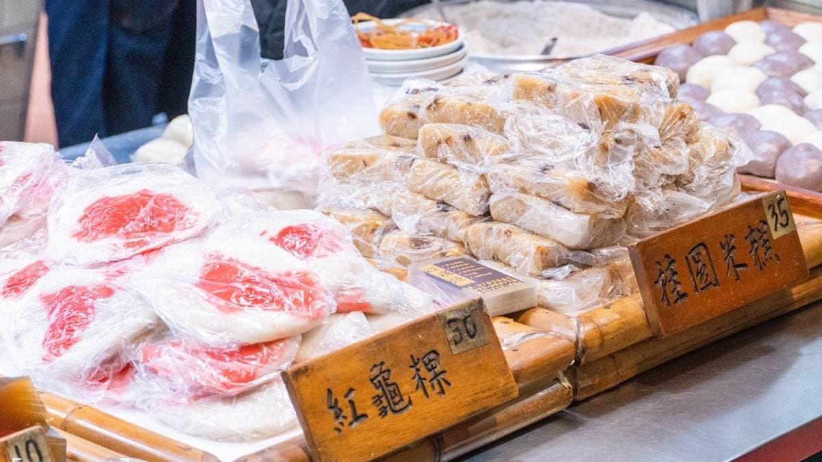 另外還有販售桂圓米糕、紅龜粿等古早味點心可以購買。（圖片來源：那倆人✈玩樂人生）