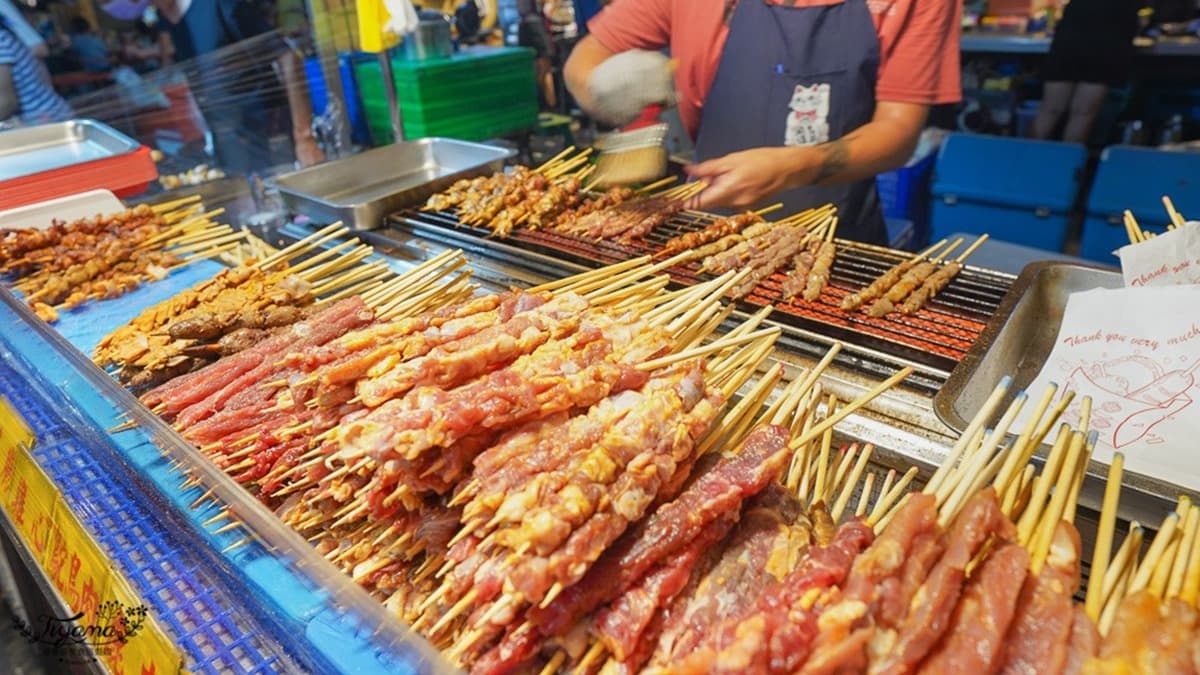 炭火串烤看起來很美味。（圖片來源：緹雅瑪 美食旅遊趣）