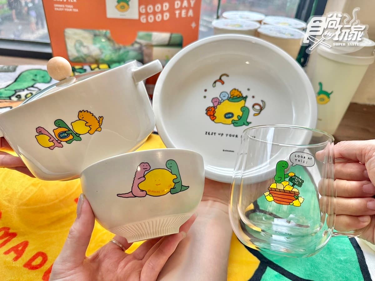 巨大恐龍出沒手搖飲！鬍子茶「JOGUMAN小恐龍」10大周邊，再拿買一送一券