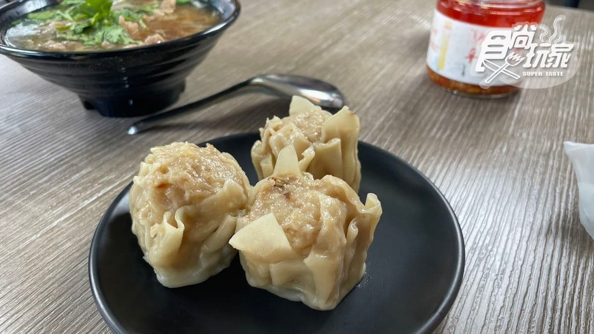 「燒邁」很大顆，內餡飽滿。