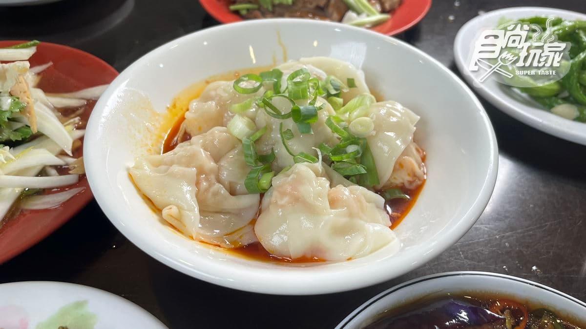 「鮮蝦紅油抄手」是現點現包，外皮口感超Q。