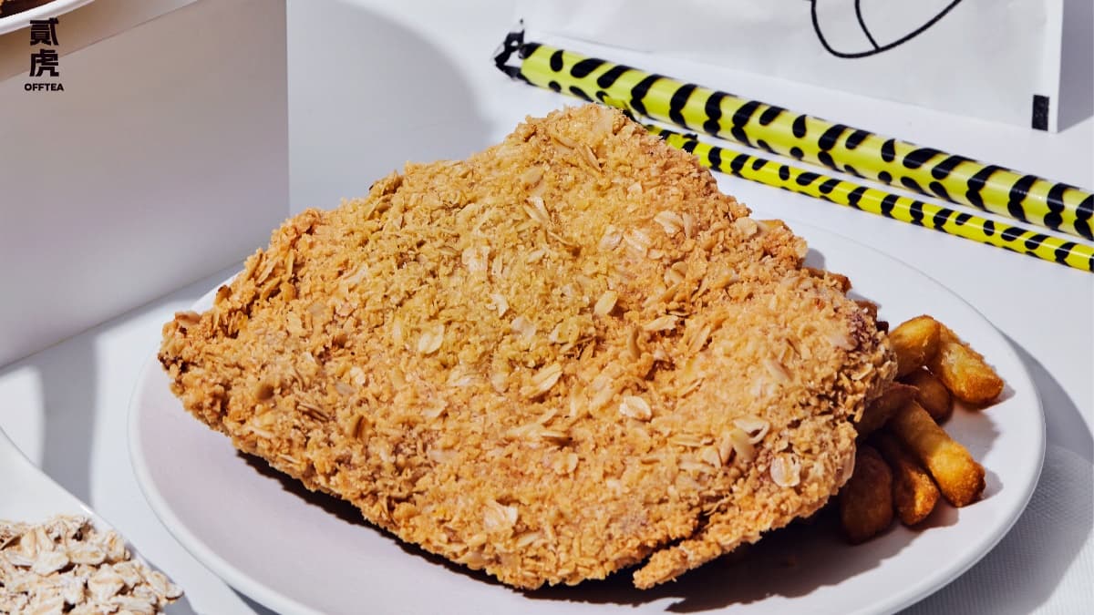 「虎標燕麥去骨雞排」將台式雞排融入西式元素－燕麥，打造出酥脆口感。（圖片來源：貳虎）