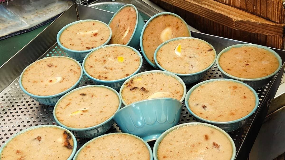 「碗粿」入口超有彈性，軟綿微Q，和菜餔香氣完美融合。（圖片來源：小美很愛嚐）