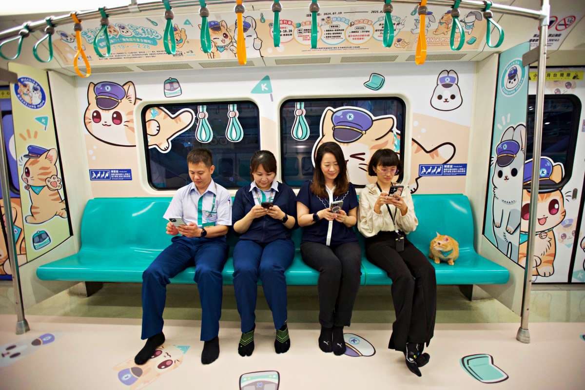 蜜柑站長、ㄇㄚˊ幾兔攻占高雄捷運!彩繪列車驚喜出沒「這線」,主題車站免費拍 蜜柑站長、ㄇㄚˊ幾兔攻占高雄捷運!彩繪列車驚喜出沒「這線」,主題車站免費拍