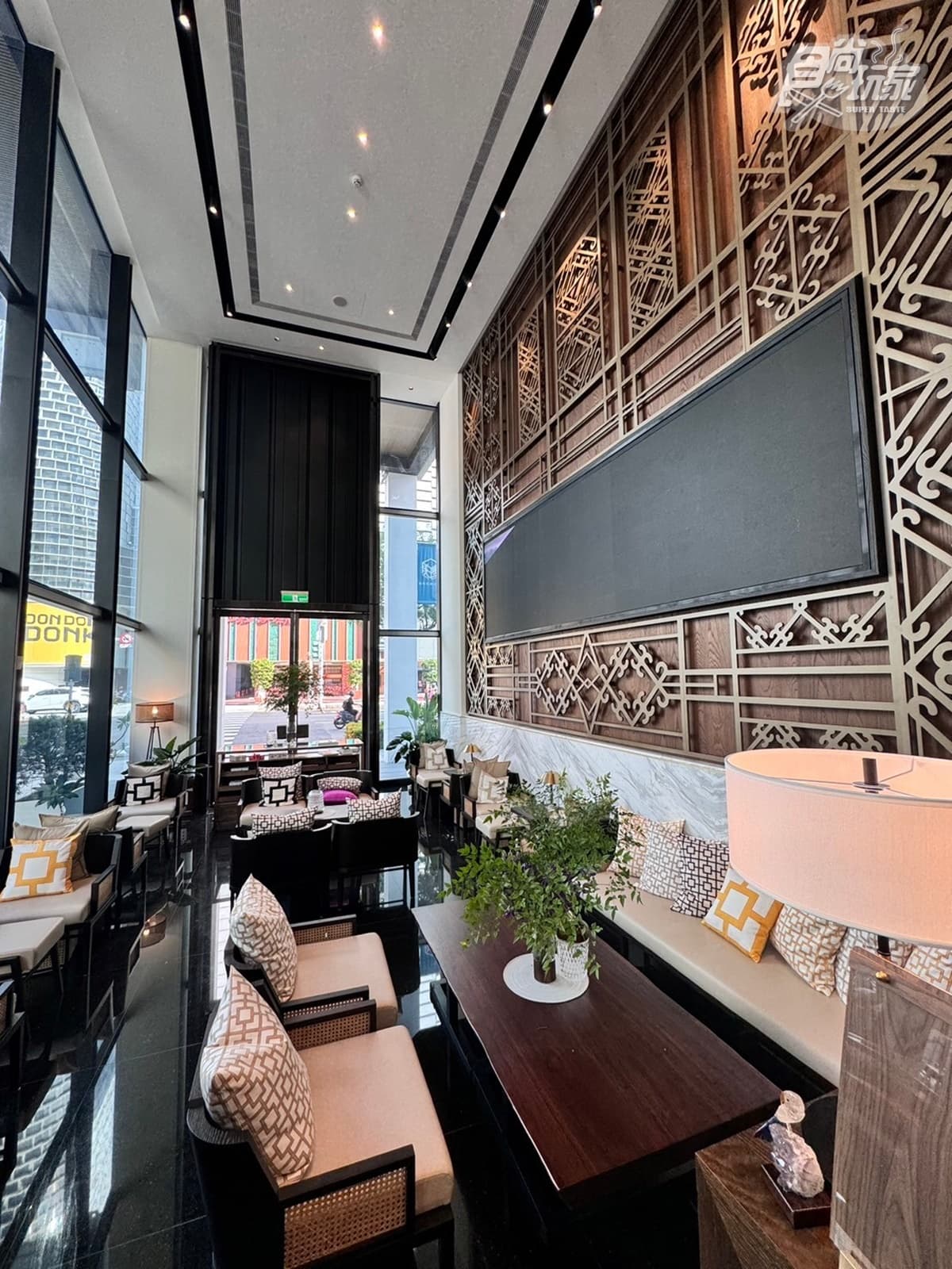 早餐免出房爽嗑老店小吃！高雄最新「貨櫃飯店」開箱，連住含早餐每人免１千３