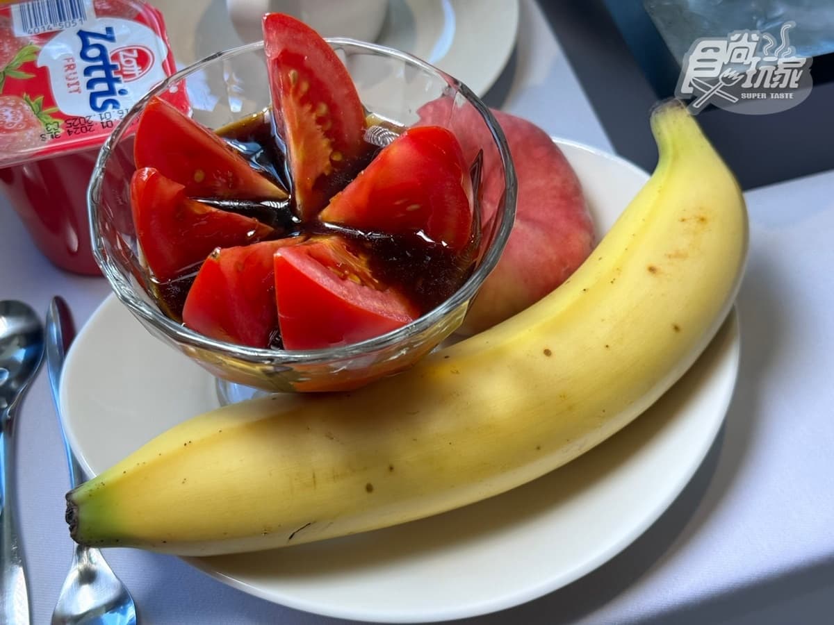 早餐免出房爽嗑老店小吃！高雄最新「貨櫃飯店」開箱，連住含早餐每人免１千３