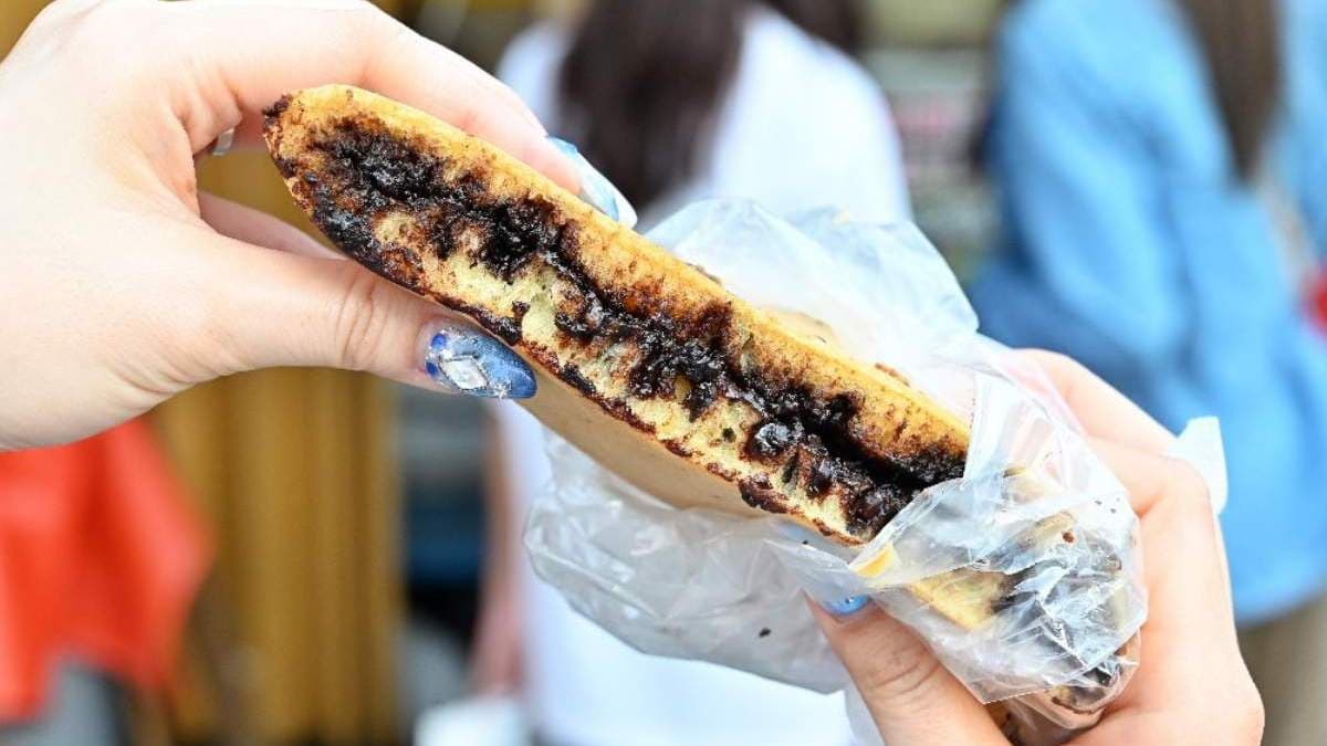 「奧利奧巧克力麵粉煎」夾入巧克力醬再撒上滿滿Oreo。（圖片來源：糖糖‘s 享食生活）