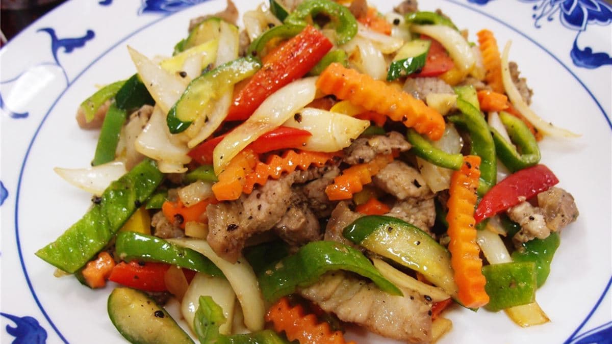 「泰雅馬告鹹豬肉」馬告的味道挺百搭的。（圖片來源：達人Emily的播報台）
