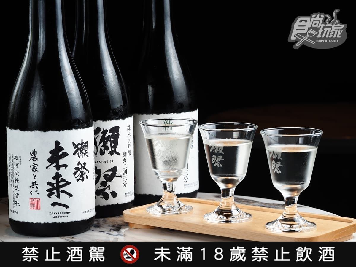 高雄隱藏版「太空艙酒吧」!超浮誇銀河造景,還能吃江振誠牛肉麵配獺祭 高雄隱藏版「太空艙酒吧」!超浮誇銀河造景,還能吃江振誠牛肉麵配獺祭