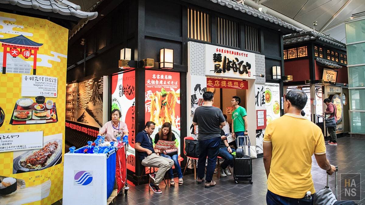機場內的商店街是傳統日式街道的設計。（圖片來源：翰斯輕旅攝）