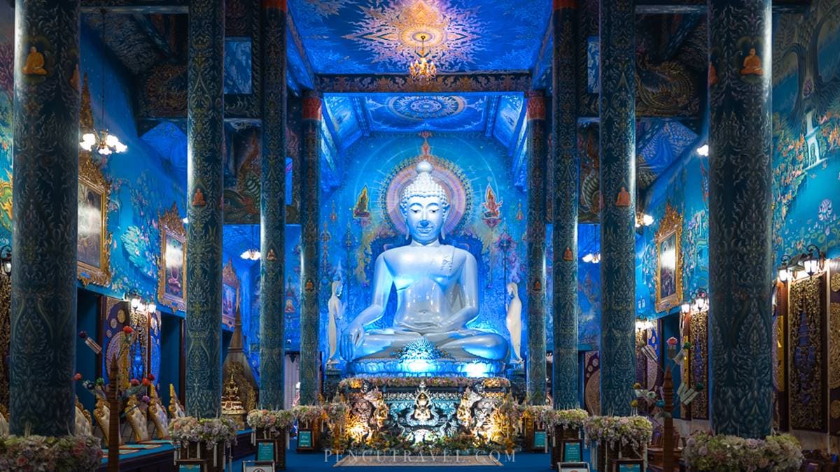 藍廟內的氛圍奇幻且神秘。（圖片來源：Pengu Travel）