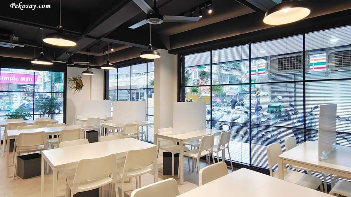 內用空間乾淨明亮，每到用餐時間人潮都不少。（圖片來源：PEKOのSimple Life）