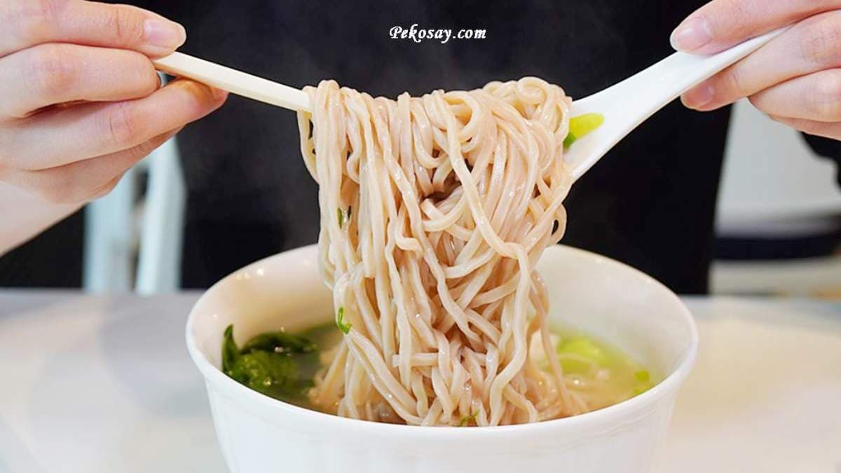蕎麥麵口感Q彈帶嚼勁；雞湯用大量雞骨熬煮，清爽不膩。（圖片來源：PEKOのSimple Life）