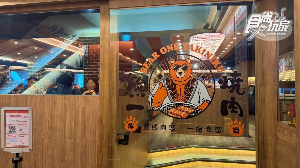 店面位在熱鬧的西門町，就在西寧南路跟峨嵋街轉角處２樓。