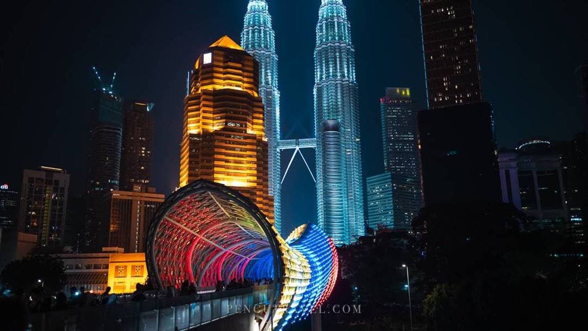 與吉隆坡雙子星塔相呼應，堪稱最美吉隆坡夜景。（圖片來源：Pengu Travel）