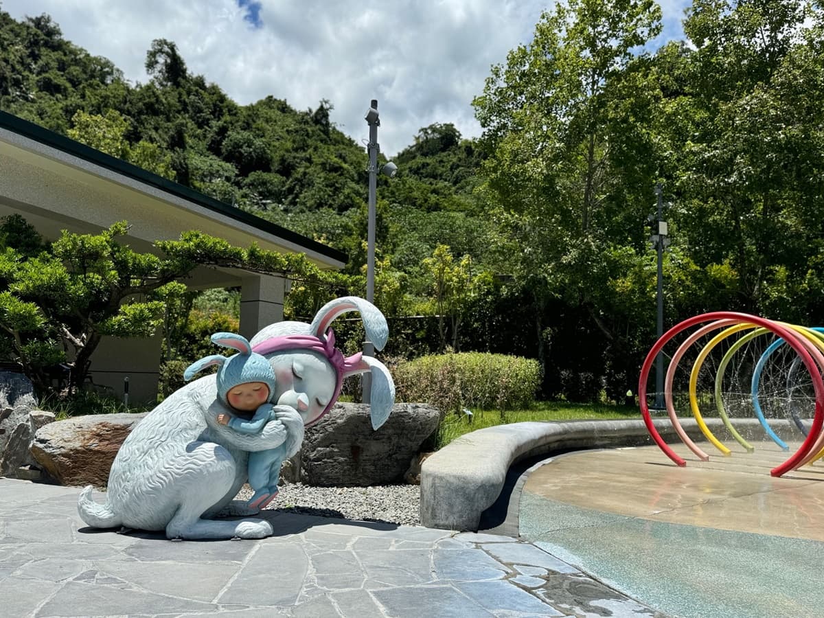 拍照享溫泉戲水買一送一!幾米裝置藝術進駐台東園區,泡湯、賞藝術一次滿足 拍照享溫泉戲水買一送一!幾米裝置藝術進駐台東園區,泡湯、賞藝術一次滿足