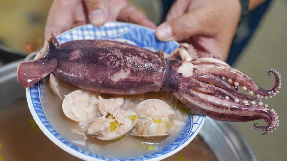 「小卷粥」吃得到整整２隻肥美小卷。（圖片來源：跟著尼力吃喝玩樂）