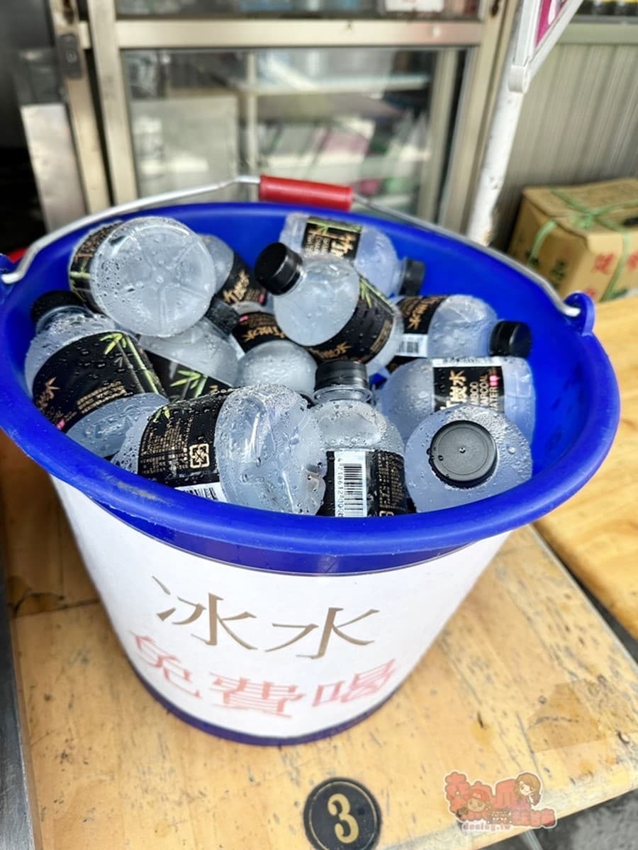 塞入整把香菜有夠狂！老饕激推「越南法國麵包天花板」，滿滿配料比吃便當飽