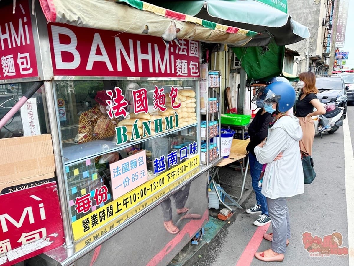 塞入整把香菜有夠狂！老饕激推「越南法國麵包天花板」，滿滿配料比吃便當飽