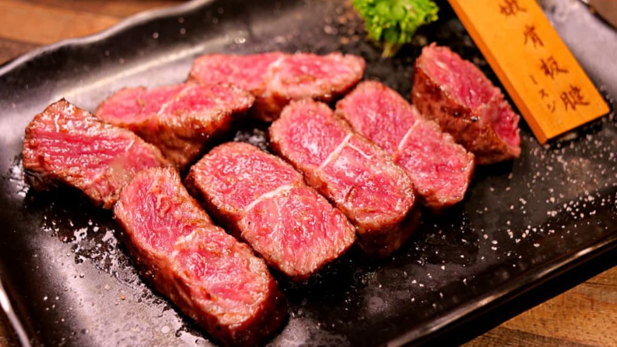 板腱牛吃起來肉質軟嫩，咬下後更是飽滿超多汁。（圖片來源：派大熊與海綿羊fun假趣）