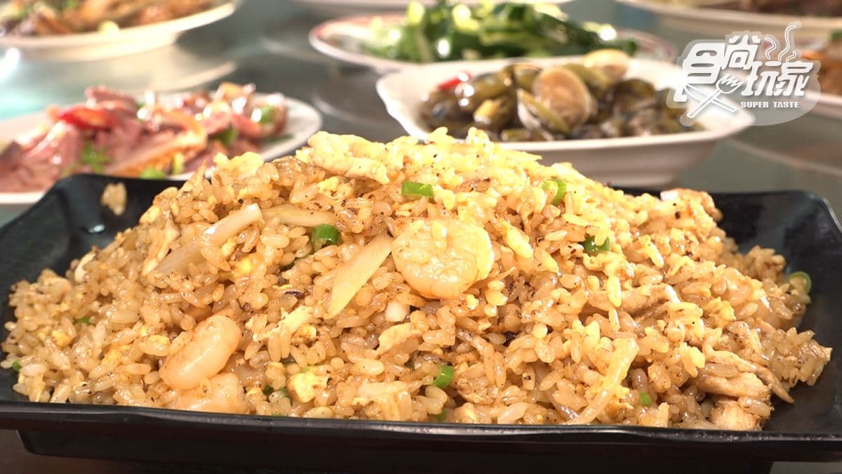 「蝦仁炒飯」也是分量很多。
