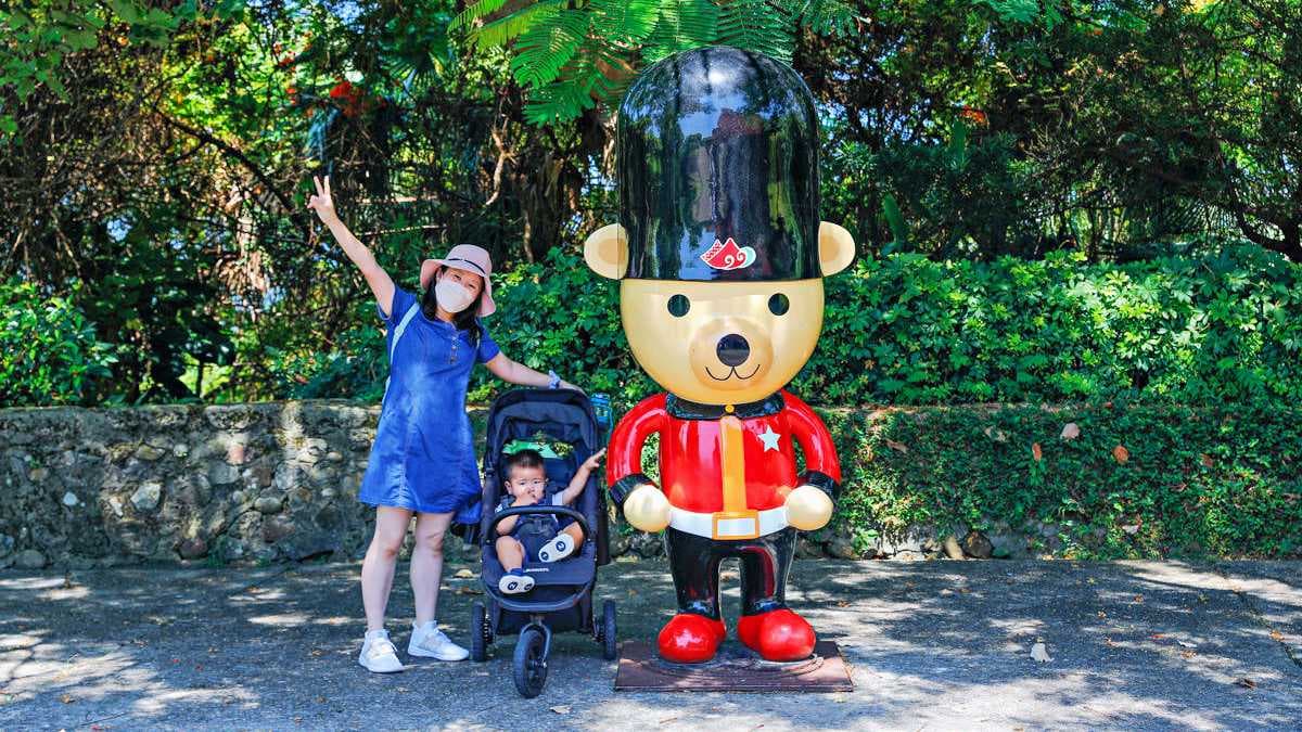 到達頂端就有個可愛熊熊衛兵可以拍照。（圖片來源：卡夫卡愛旅行）