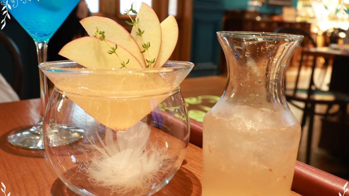 漂浮咒飲料是以蘋果為基底。（圖片來源：洛基小聿媽）