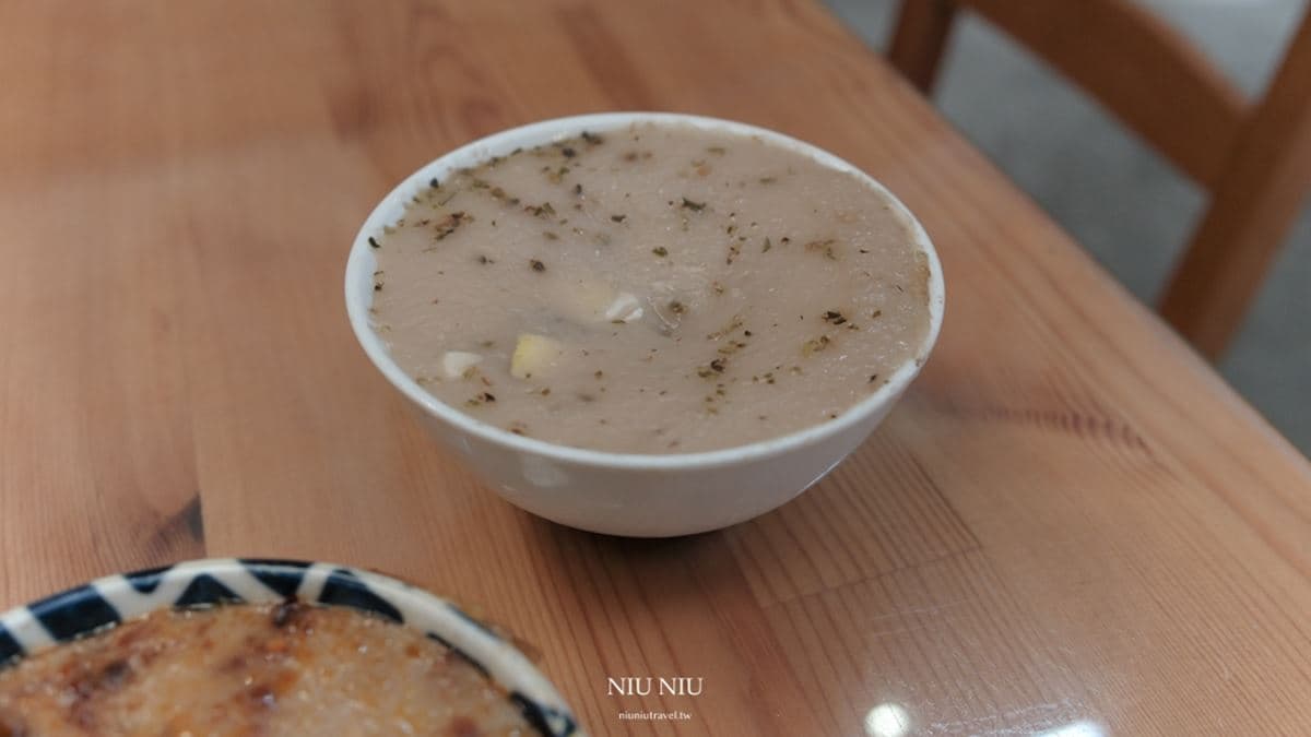 「義式香草碗粿」散發出濃郁的香草氣息。（圖片來源：妞妞幸福花園）