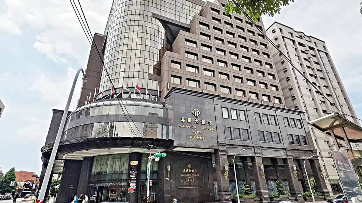 飯店位於桃園經國特區一帶，附近相當熱鬧。（圖片來源：Darren蘋果樹旅遊玩樂誌）