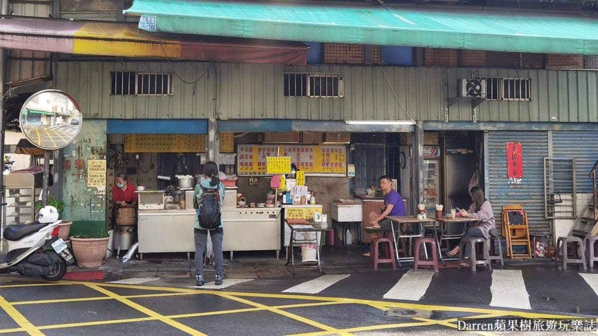 外觀是平凡的傳統路邊攤早餐，有著板橋蛋餅王的稱號。（圖片來源：DARREN蘋果樹旅遊玩樂誌）