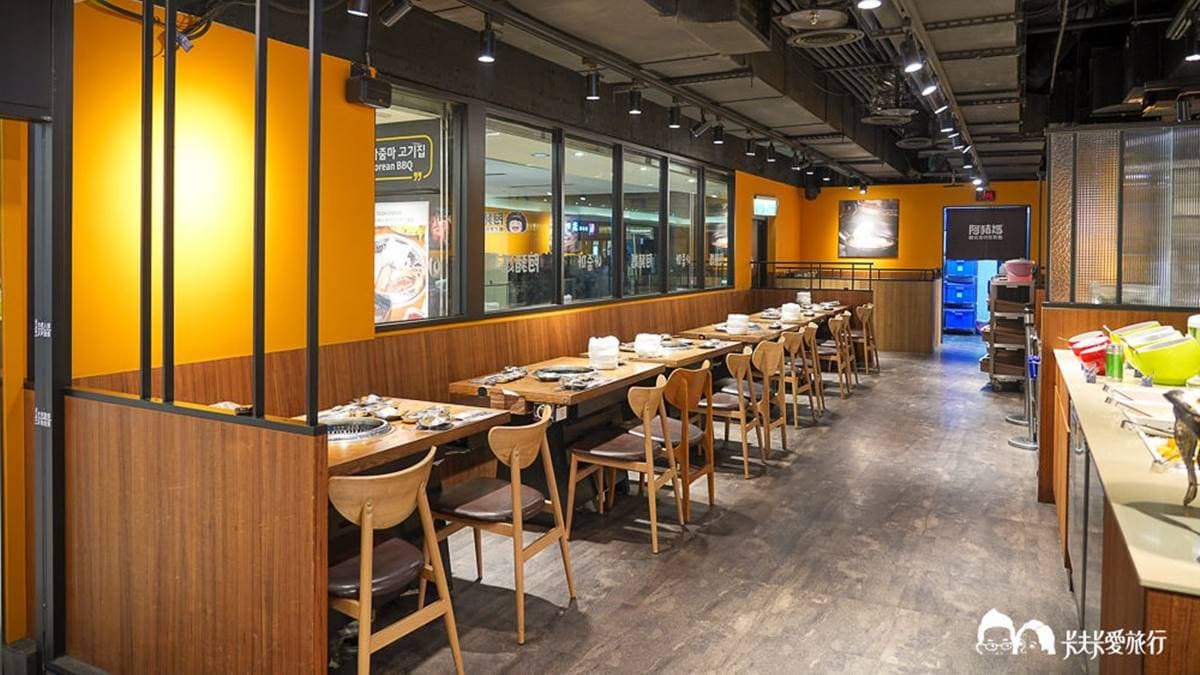 店內空間滿大的，吃烤肉完全不顯得擁擠，座位區也離自助吧不遠。（圖片來源：卡夫卡愛旅行）