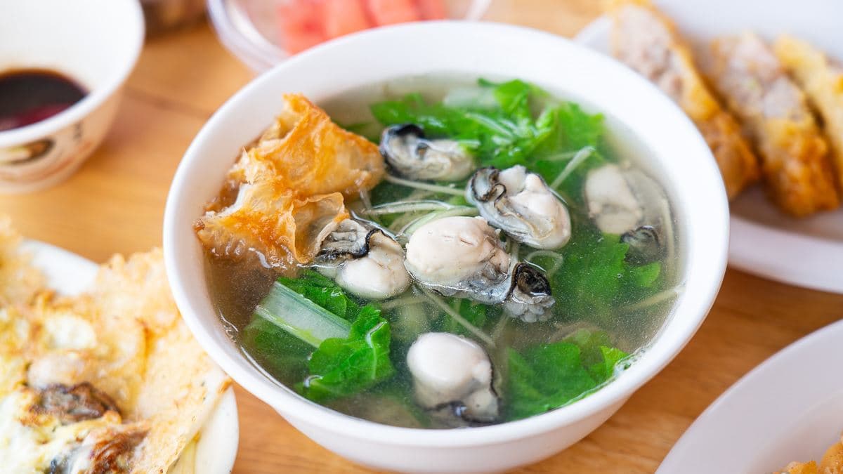 「蚵仔飯湯」的蚵仔大顆又飽滿。（圖片來源：媽媽我想嫁去台南！四口新生活）
