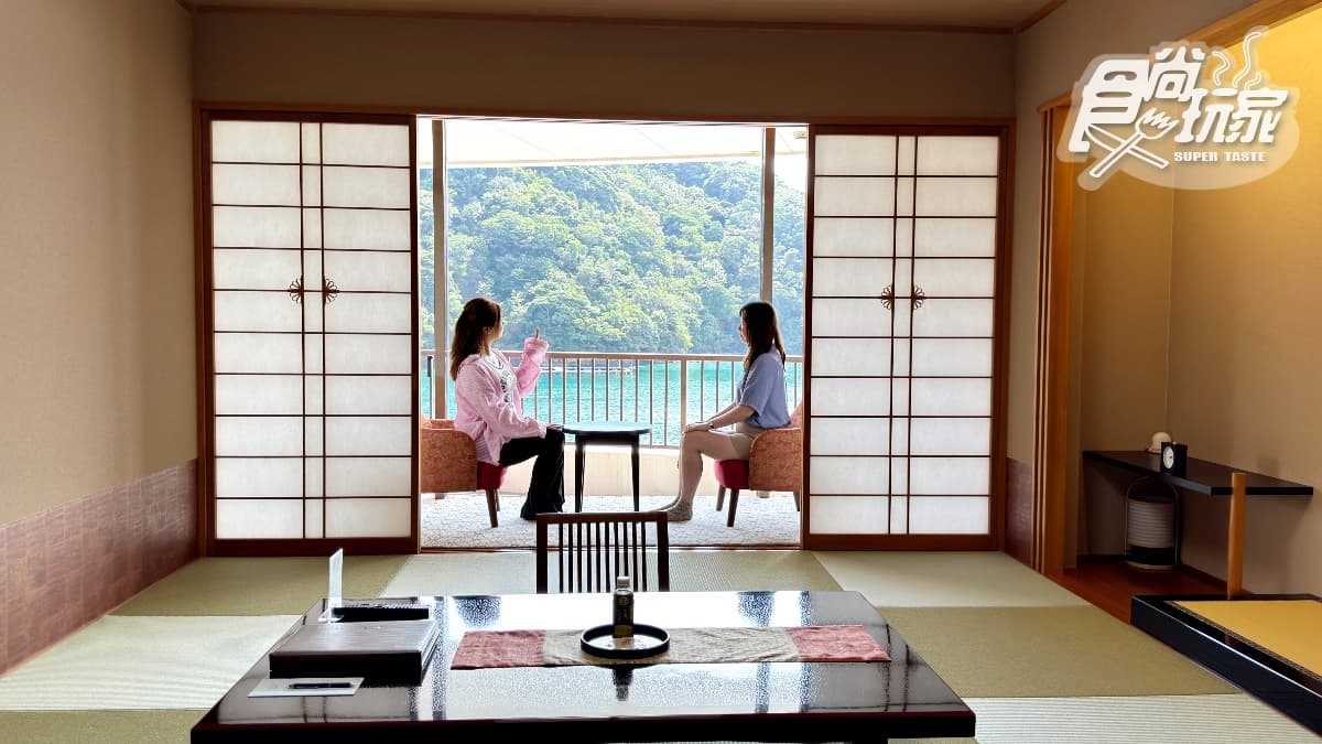 每個房型都有對外窗能欣賞美麗海景，從房內裡就能看到深藍色大海。