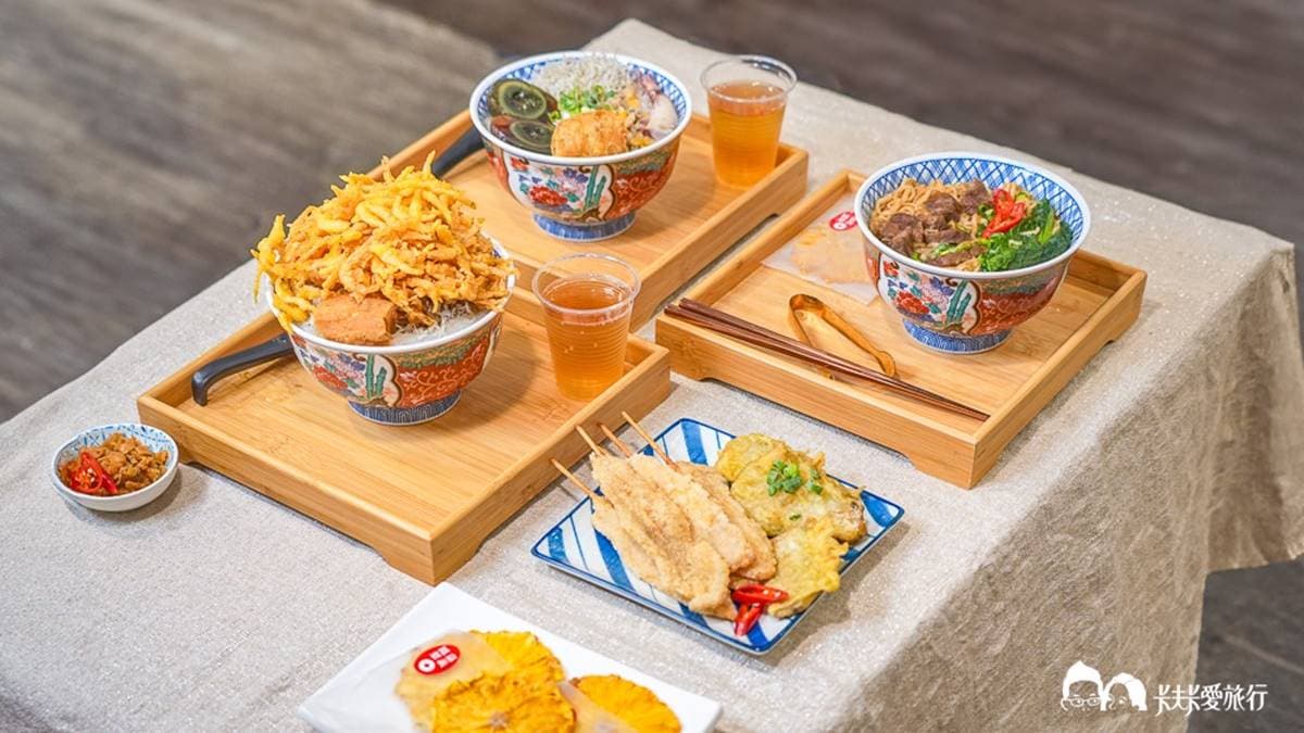 菜單選擇很多，有各式海鮮粥、大骨雞湯粥、鍋燒意麵、雞絲麵等。（圖片來源：卡夫卡愛旅行）