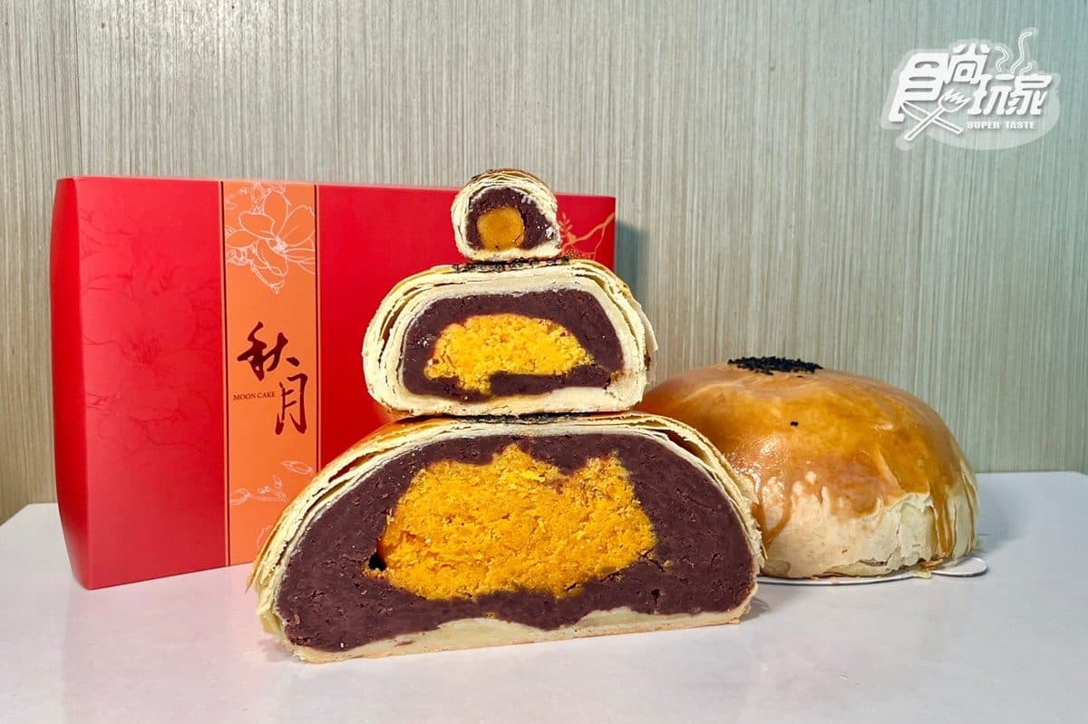 50倍巨無霸蛋黃酥！「被量販耽誤的麵包店」推3.7公斤蛋黃酥，53顆鹹蛋黃超狂