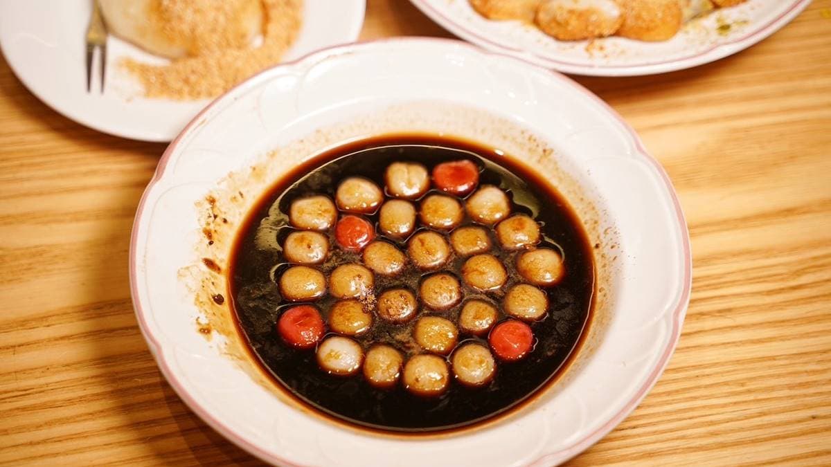 「黑糖蜜湯圓」香香甜甜的滋味很討喜。（圖片來源：阿華田的美食日記）