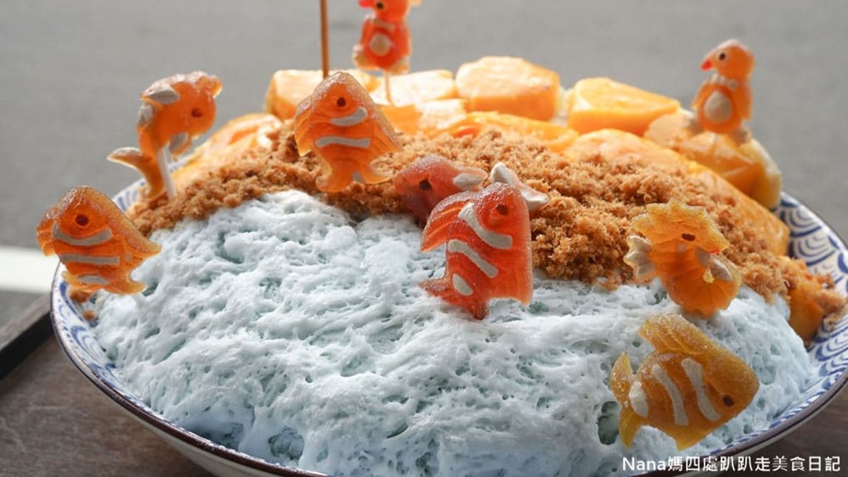「魚鱗天梯雪花冰」吃得到許多配料。（圖片來源：NANA媽四處趴趴走美食日記）