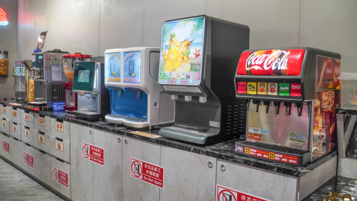 自助區提供多種飲品可以選擇。（圖片來源：跟著尼力吃喝玩樂）