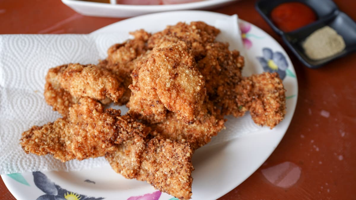 香酥內軟的炸魚排口感相當不錯。（圖片來源：猴子【東】遊記）