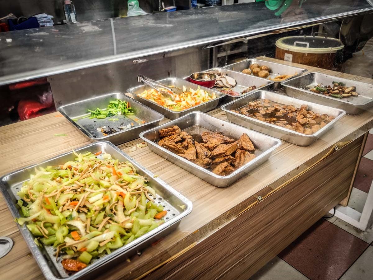 便當均一價80元!桃園人才知「佛系便當」藏在這,自選4樣菜還附飲料、滷蛋 便當均一價80元!桃園人才知「佛系便當」藏在這,自選4樣菜還附飲料、滷蛋