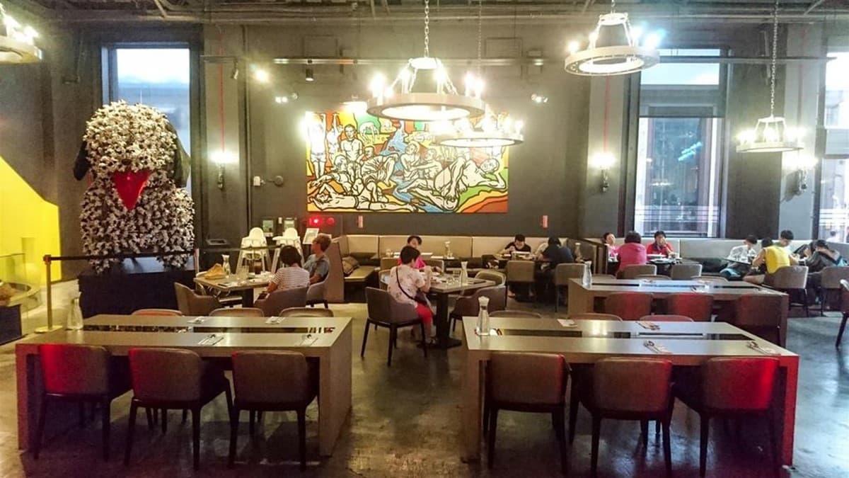 店內裝潢相當時髦，很有氛圍感。（圖片來源：Jeremy以食為天）