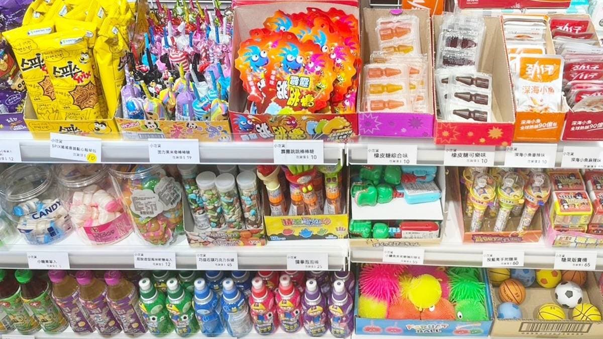 台灣本地的懷舊零食也有賣。（圖片提供：柚香魚子醬的蹦蹦跳跳）