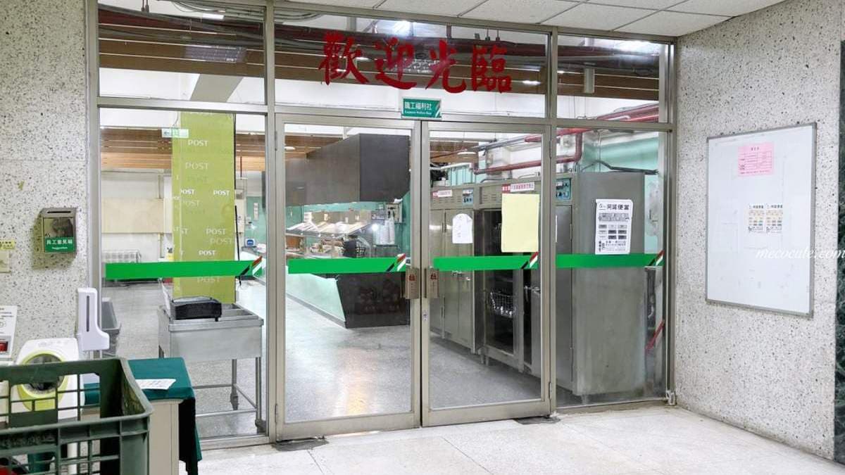 「阿諾便當」就隱藏在郵局地下１樓，從大門走到餐廳不到１分鐘。（圖片來源：陳小可的吃喝玩樂）