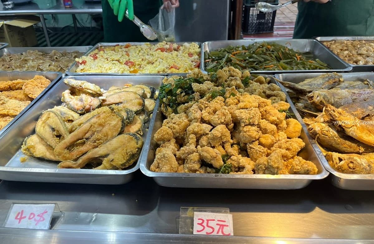 台北隱藏版便宜便當!1主菜+3配菜80元吃飽飽,還附免費例湯、飲料 台北隱藏版便宜便當!1主菜+3配菜80元吃飽飽,還附免費例湯、飲料