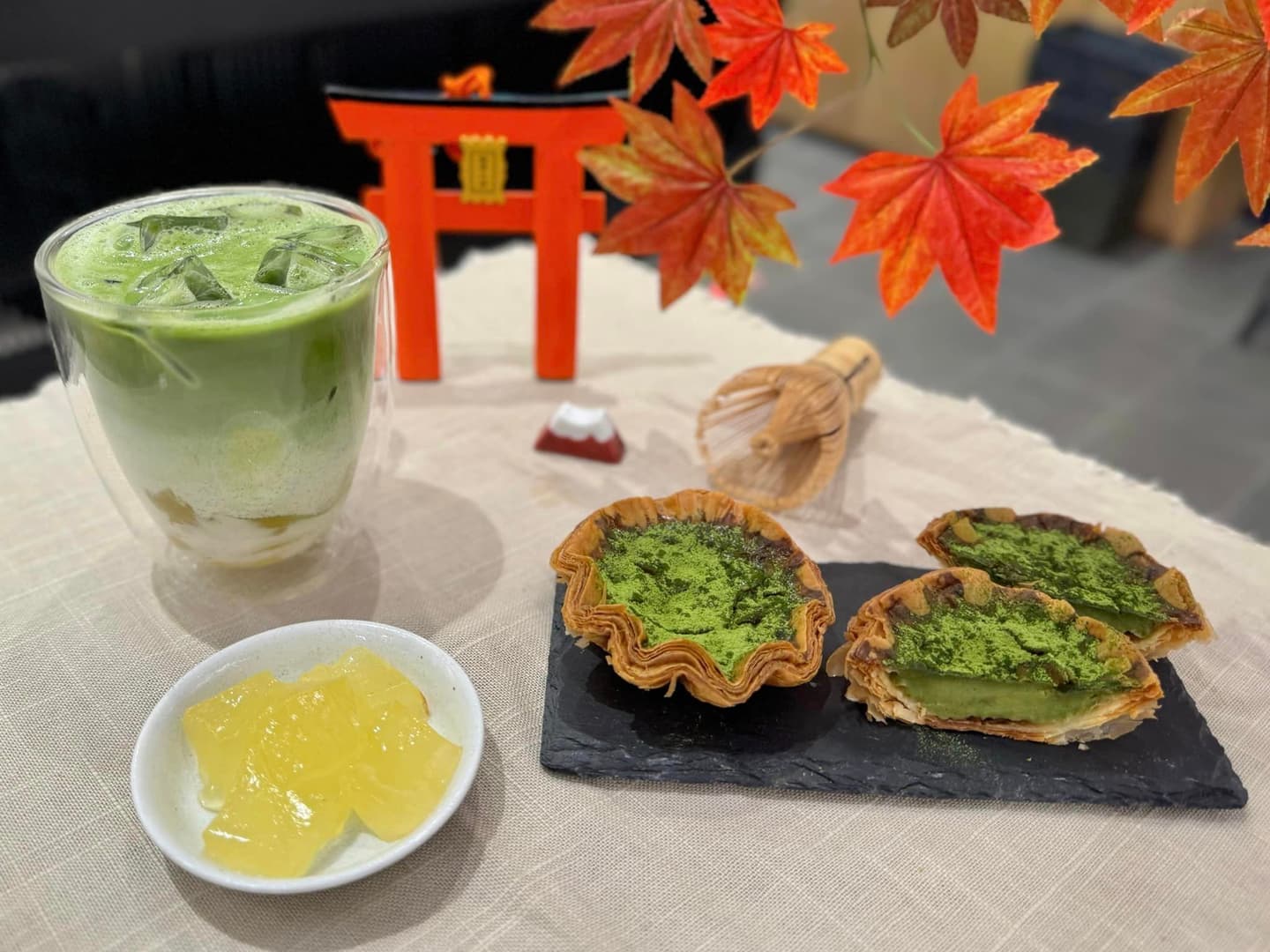 辻利茶舖買一送一！超罪惡「抹茶千層蛋塔」搶先吃，抹茶捲、霜淇淋買一送一