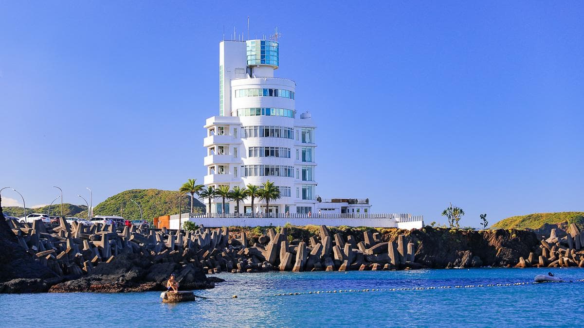 「BRIGHTHOUSE光之旅」位在宜蘭南方澳豆腐岬旁。（圖片來源：卡夫卡愛旅行）