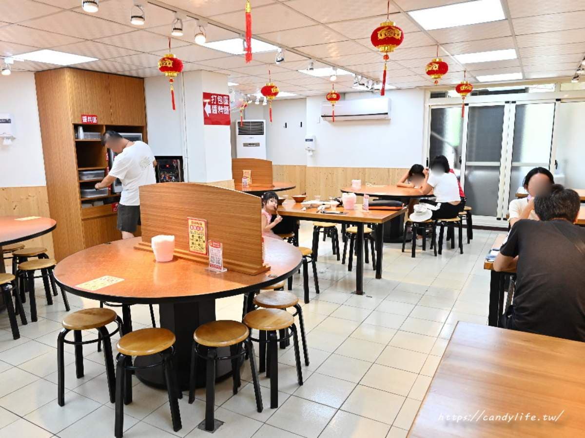 台中超強「黃金燒鵝」藏這!皮脆肉嫩限量晚來吃不到,巨無霸茶葉鵝蛋也必嘗 台中超強「黃金燒鵝」藏這!皮脆肉嫩限量晚來吃不到,巨無霸茶葉鵝蛋也必嘗