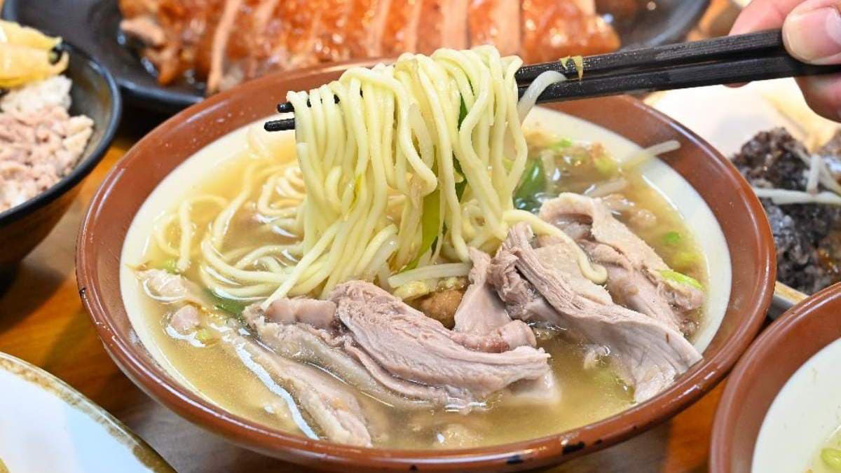 菜單主食有飯有麵，表現都不錯，甚至還有賣深坑臭豆腐！（圖片來源：糖糖's 享食生活）