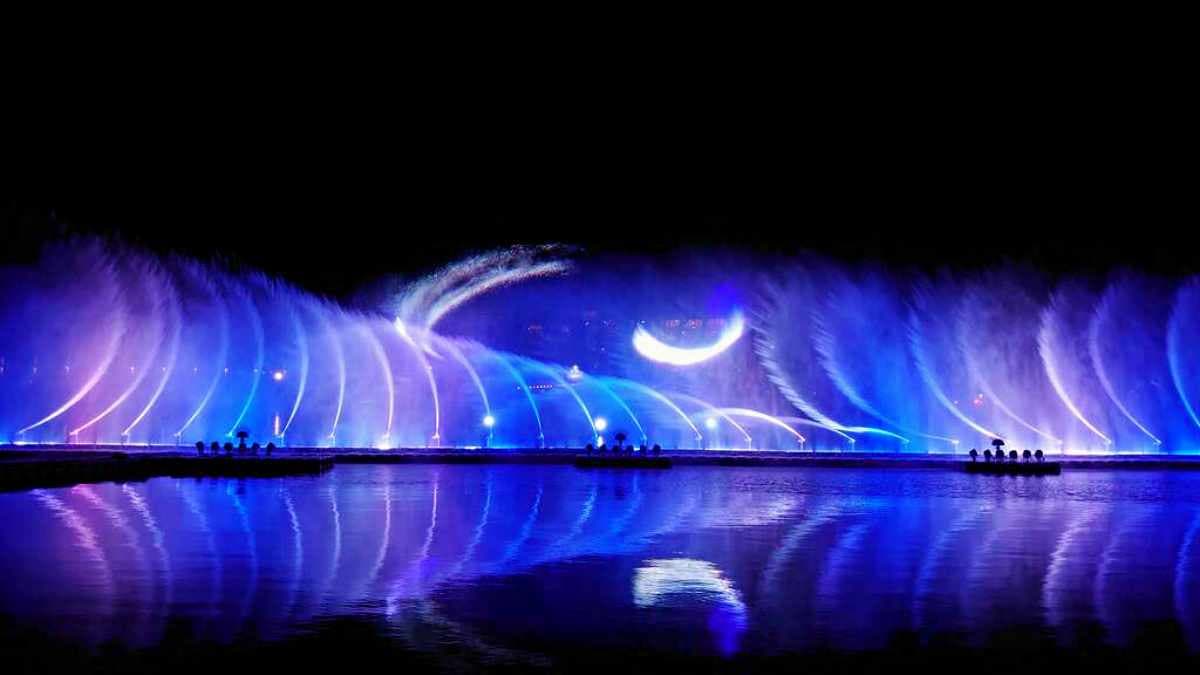 桃園慈湖最美水舞秀「這５天」開演！日夜雙版本夢幻爆表，餐車市集任你逛
