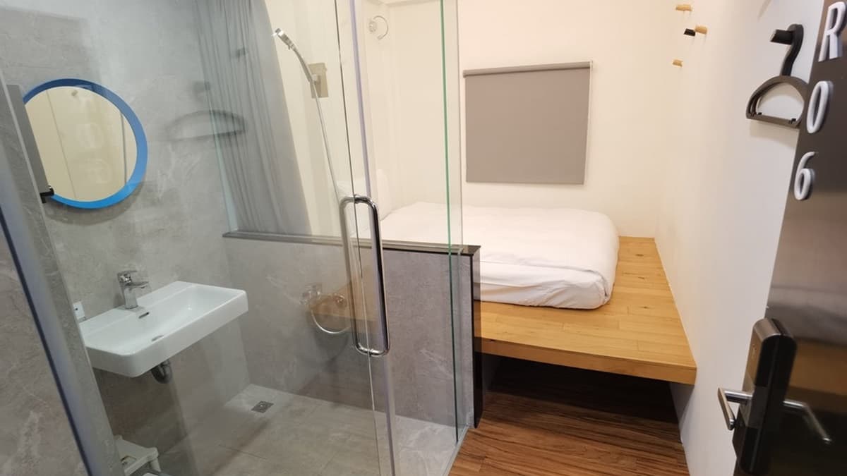 館內提供１～４人房等房型，且備有衛浴。（圖片來源：Darren蘋果樹旅遊玩樂誌）